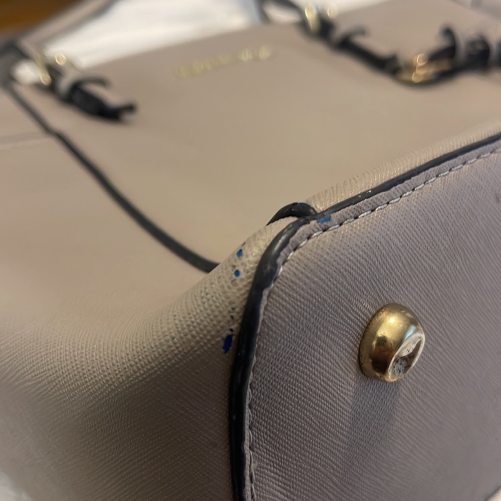 Michal Kors Leather Bag - Picture 12 of 13